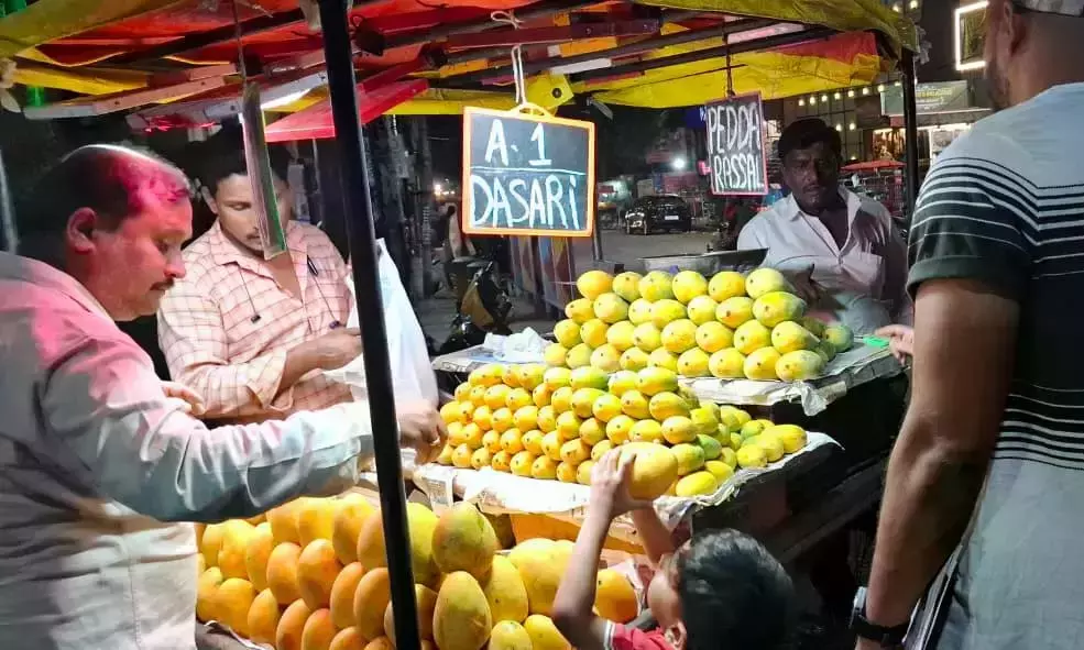 अधिकारियों ने किशोरों की मौत की वजह आम होने की संभावना को खारिज किया; टॉक्सिकोलॉजी रिपोर्ट का इंतज़ार अधिकारियों ने किशोरों की मौत की वजह आम होने की संभावना को खारिज किया; टॉक्सिकोलॉजी रिपोर्ट का इंतज़ार