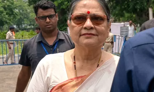 तीन पन्नों पर तृणमूल के 19 सांसदों के हस्ताक्षर सामने आए, लोकसभा में नए गुट के गठन को लेकर भ्रम की स्थिति तीन पन्नों पर तृणमूल के 19 सांसदों के हस्ताक्षर सामने आए, लोकसभा में नए गुट के गठन को लेकर भ्रम की स्थिति