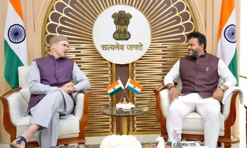 मुख्यमंत्री उमर अब्दुल्ला ने उड्डयन मंत्री से की मुलाकात, श्रीनगर एयरपोर्ट बंदी पर पुनर्विचार की मांग की मुख्यमंत्री उमर अब्दुल्ला ने उड्डयन मंत्री से की मुलाकात, श्रीनगर एयरपोर्ट बंदी पर पुनर्विचार की मांग की