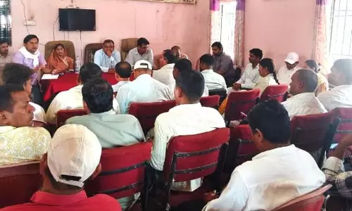 जनपद सीईओ ने ली सचिव, रोजगार सहायकों और आवास मित्रों की बैठक जनपद सीईओ ने ली सचिव, रोजगार सहायकों और आवास मित्रों की बैठक