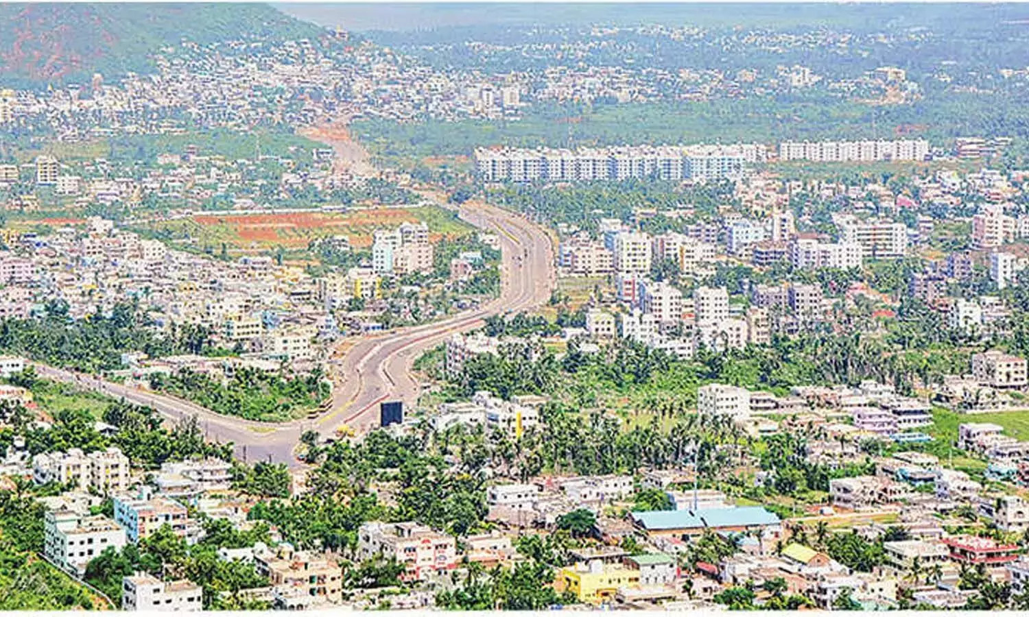 Andhra: भूमि विवाद के बीच सिंहाचलम देवस्थानम ने घरों की मरम्मत को हरी झंडी दी Andhra: भूमि विवाद के बीच सिंहाचलम देवस्थानम ने घरों की मरम्मत को हरी झंडी दी