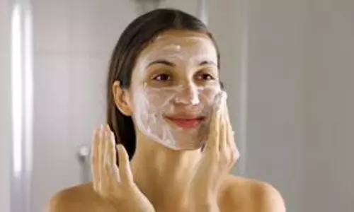 Beauty Care Tip: घर पर तैयार करें नेचुरल फेस वॉश, स्किन रहेगी हेल्दी Beauty Care Tip: घर पर तैयार करें नेचुरल फेस वॉश, स्किन रहेगी हेल्दी
