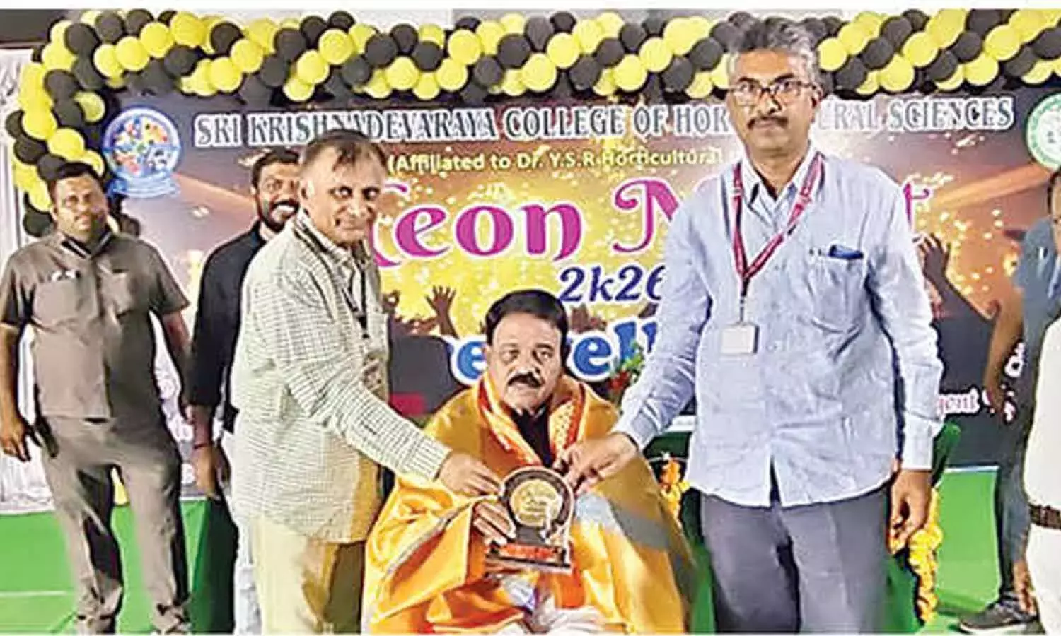 Andhra: SKV कॉलेज के फेयरवेल में विशेषज्ञों ने एगटेक इनोवेशन पर ज़ोर दिया Andhra: SKV कॉलेज के फेयरवेल में विशेषज्ञों ने एगटेक इनोवेशन पर ज़ोर दिया