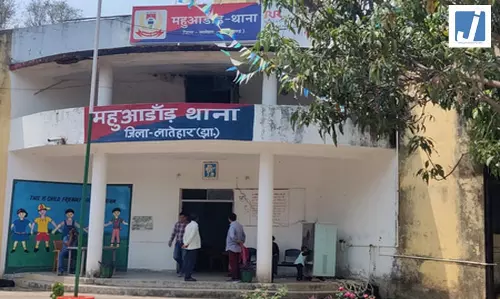 छोटे भाई ने बड़े भाई की धारदार हथियार से की हत्या, सामने आई वजह छोटे भाई ने बड़े भाई की धारदार हथियार से की हत्या, सामने आई वजह