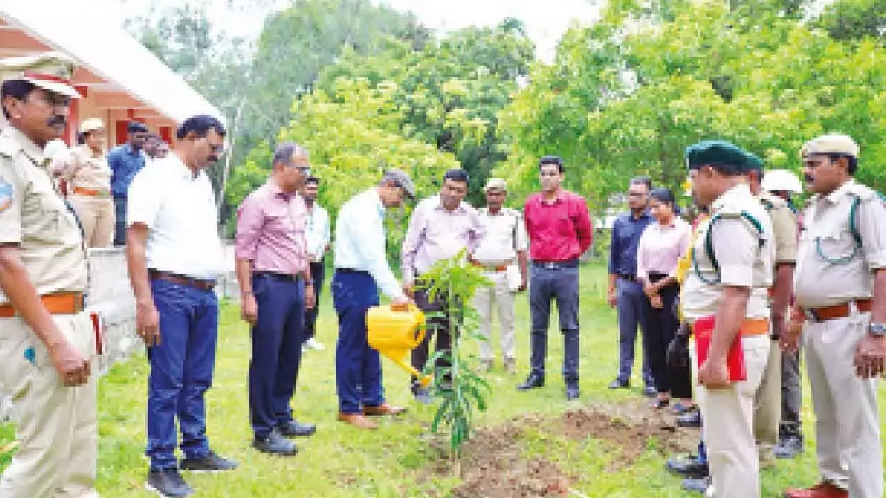 Telangana: वन विभाग के अधिकारियों और ITC ने टिकाऊ विकास पर चर्चा की Telangana: वन विभाग के अधिकारियों और ITC ने टिकाऊ विकास पर चर्चा की