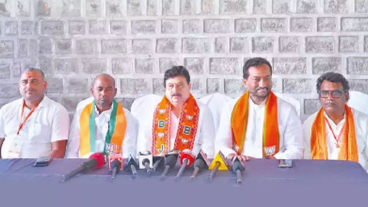 Telangana: बीजेपी प्रमुख: तेलंगाना डबल-इंजन सरकार के लिए तैयार है Telangana: बीजेपी प्रमुख: तेलंगाना डबल-इंजन सरकार के लिए तैयार है