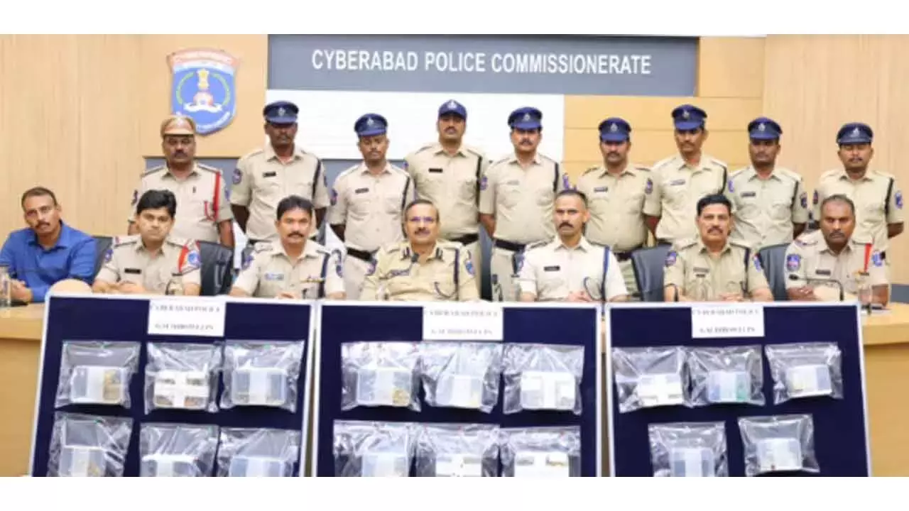 पुलिस ने बड़ी चोरी का मामला सुलझाया; नेपाली गैंग के 3 सदस्यों को गिरफ़्तार किया पुलिस ने बड़ी चोरी का मामला सुलझाया; नेपाली गैंग के 3 सदस्यों को गिरफ़्तार किया