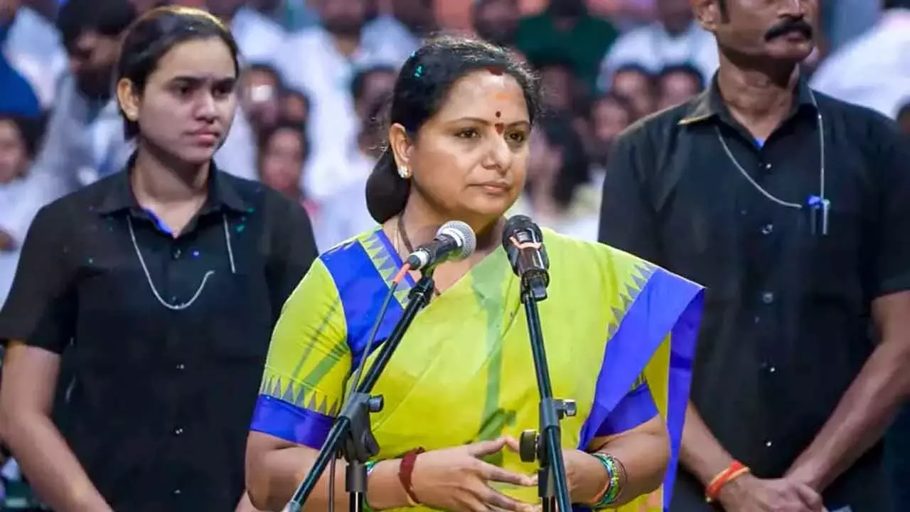 Telangana: कविता की पार्टी TRS के ख़िलाफ़ चुनाव आयोग को 700 से ज़्यादा आपत्तियां मिलीं Telangana: कविता की पार्टी TRS के ख़िलाफ़ चुनाव आयोग को 700 से ज़्यादा आपत्तियां मिलीं