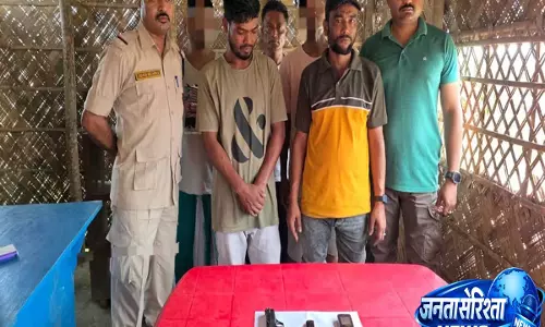 Assam: रूपहीहाट में पुलिस ने दो कथित लुटेरों को हथियारों के साथ दबोचा
