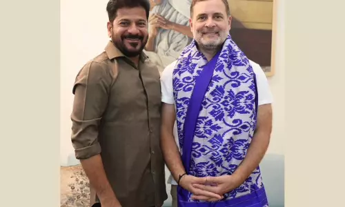 Meenakshi की राज्यसभा सदस्यता पर विवाद के बीच रेवंत ने राहुल से मुलाकात की Meenakshi की राज्यसभा सदस्यता पर विवाद के बीच रेवंत ने राहुल से मुलाकात की