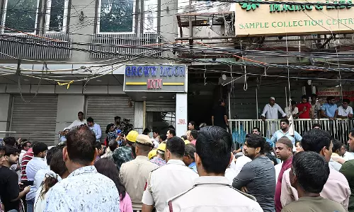 मालवीय नगर अग्निकांड से पहले MCD ने स्वास्थ्य निरीक्षक प्रिंस मान को हटाया मालवीय नगर अग्निकांड से पहले MCD ने स्वास्थ्य निरीक्षक प्रिंस मान को हटाया