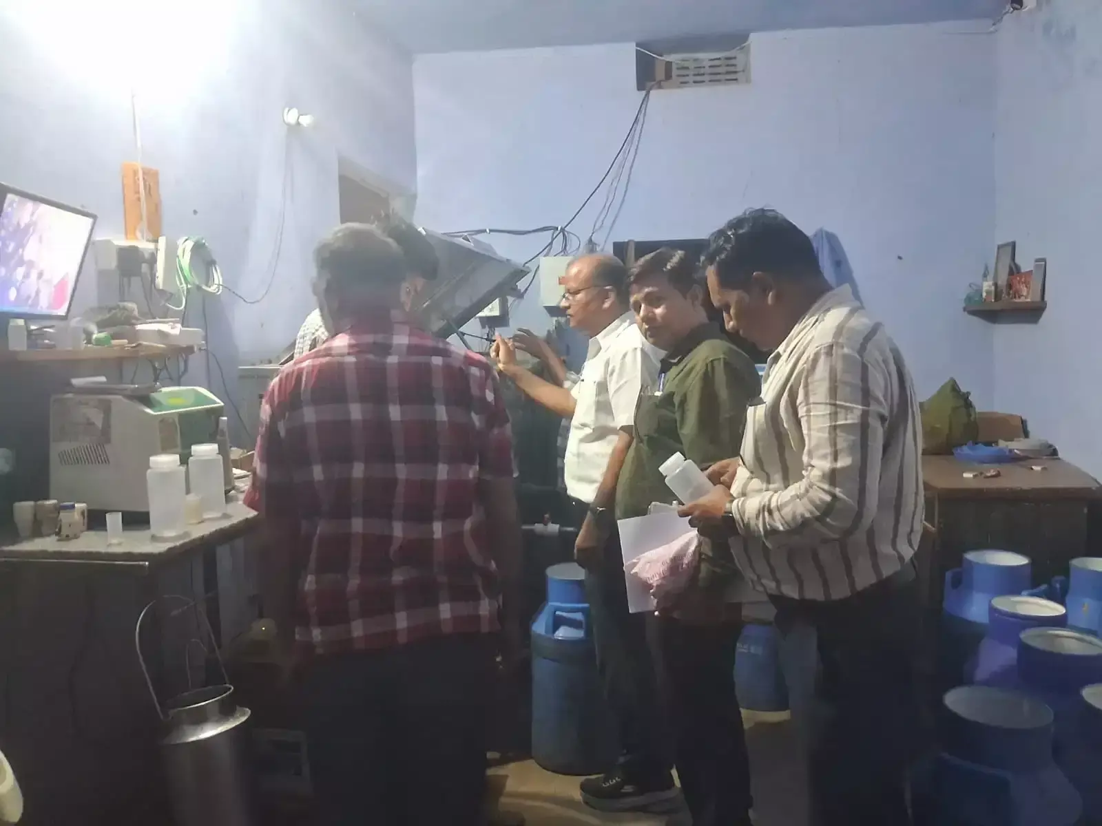 Jaipur: जयपुर में खाद्य सुरक्षा विभाग की बड़ी कार्रवाई, डेयरियों में छापेमारी