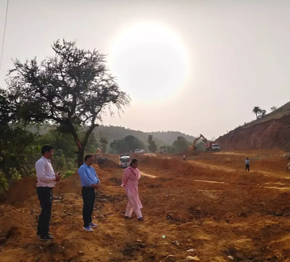 Chittorgarh: जिला कलेक्टर की पहल से जिंक अपशिष्ट विवाद पर अनशन खत्म Chittorgarh: जिला कलेक्टर की पहल से जिंक अपशिष्ट विवाद पर अनशन खत्म