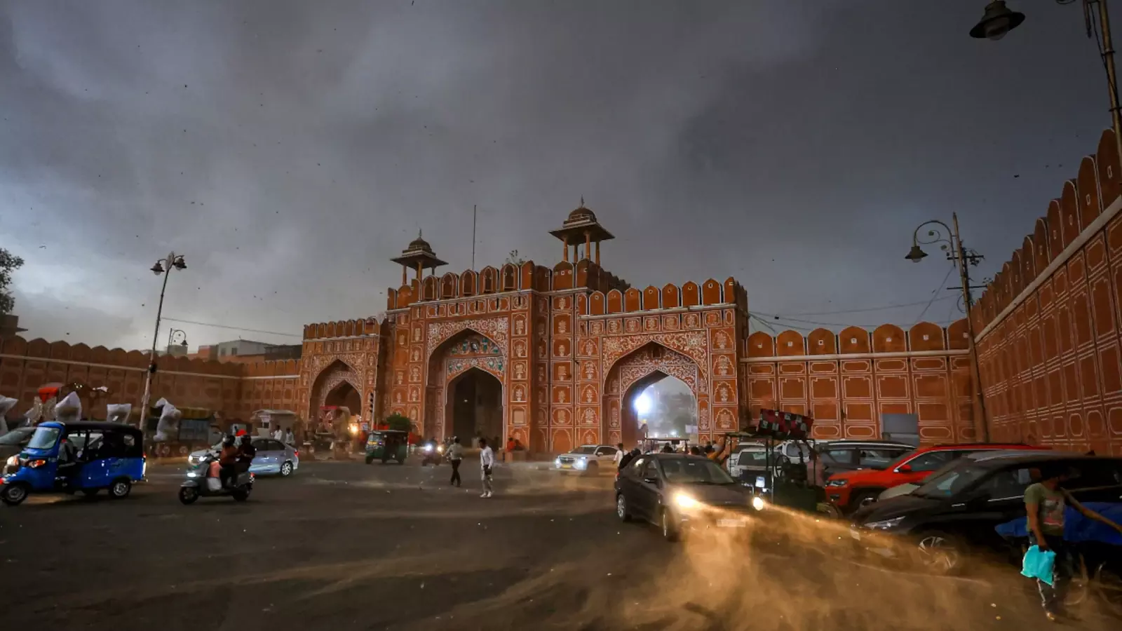 Jaipur: मौसम विभाग का अलर्ट, राजस्थान के 20 जिलों में आंधी और बारिश के आसार