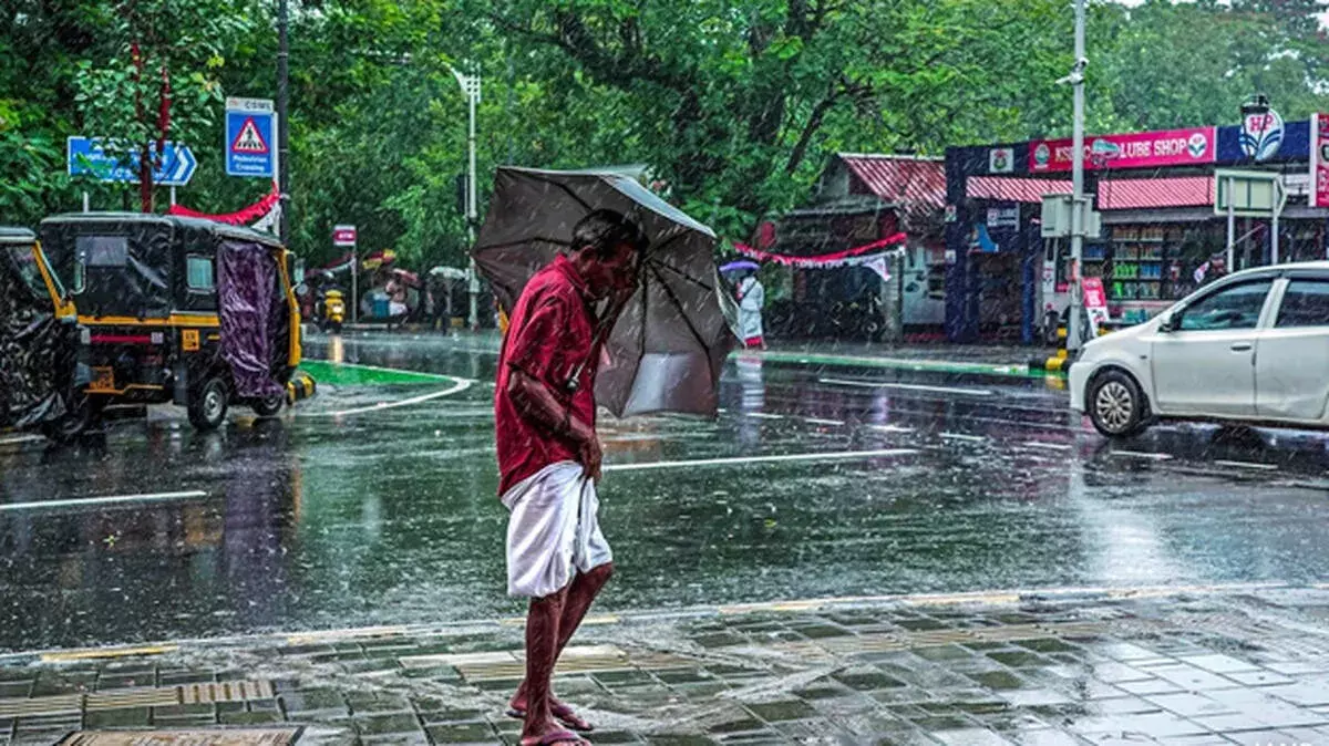 Kerala में 14 जून तक भारी बारिश का अलर्ट, ऑरेंज चेतावनी जारी Kerala में 14 जून तक भारी बारिश का अलर्ट, ऑरेंज चेतावनी जारी