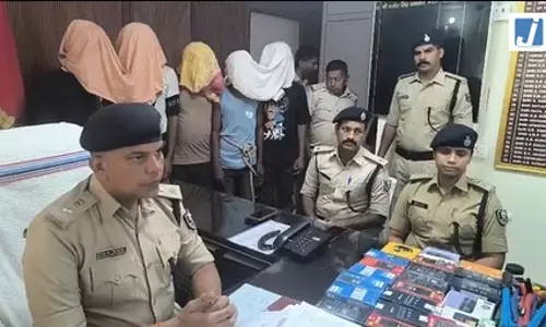 23 मोबाइल, 14 ब्लूटूथ और चोरी के औजार बरामद, पुलिस ने गैंग का किया भंडाफोड़ 23 मोबाइल, 14 ब्लूटूथ और चोरी के औजार बरामद, पुलिस ने गैंग का किया भंडाफोड़
