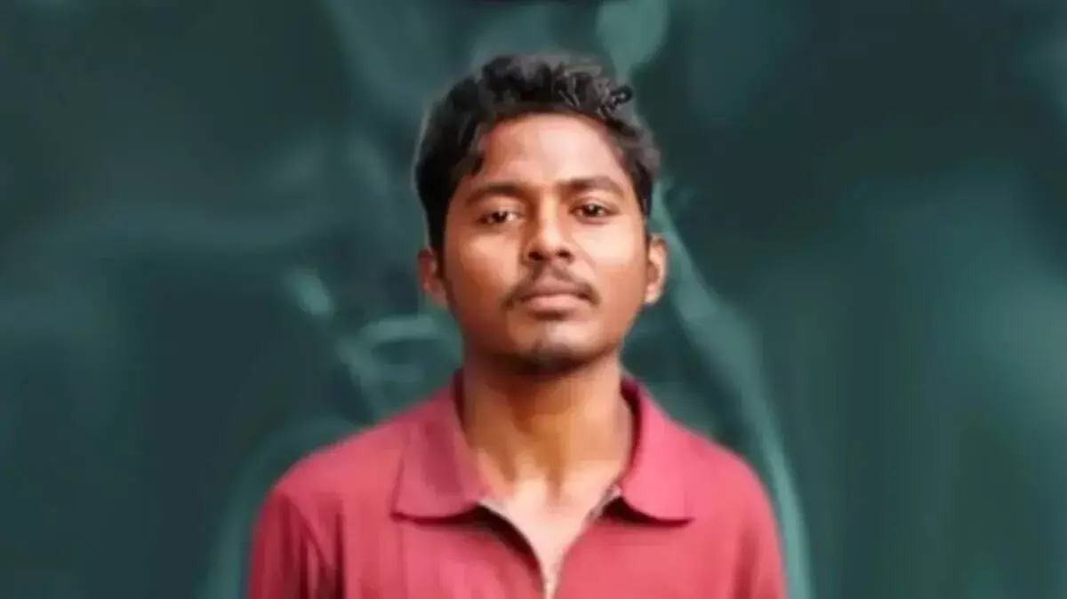 Kerala: भारी बारिश में सड़क पर पेड़ गिरने से यातायात ठप; एम्बुलेंस में मरीज की मौत Kerala: भारी बारिश में सड़क पर पेड़ गिरने से यातायात ठप; एम्बुलेंस में मरीज की मौत