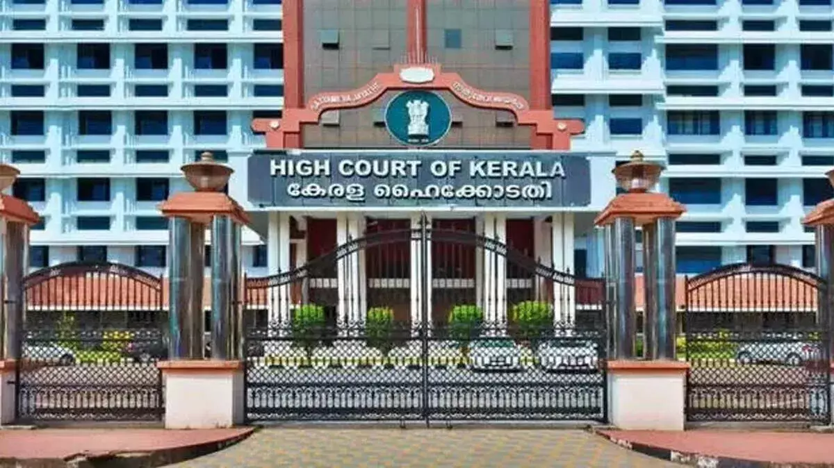 Kerala: हाई कोर्ट ने मेमोरी कार्ड लीक विवाद पर संज्ञान लिया Kerala: हाई कोर्ट ने मेमोरी कार्ड लीक विवाद पर संज्ञान लिया