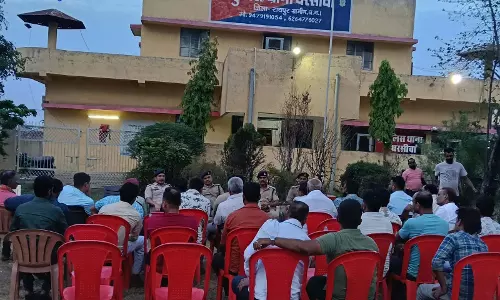 ग्रामीण पुलिस की पहल: NH-30 पर होटल-ढाबा संचालकों को सुरक्षा और नियमों के निर्देश ग्रामीण पुलिस की पहल: NH-30 पर होटल-ढाबा संचालकों को सुरक्षा और नियमों के निर्देश