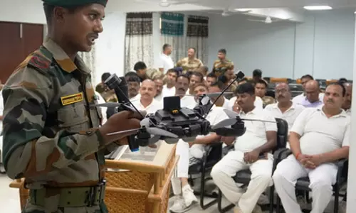 त्रिपुरा: अगरतला एयरपोर्ट पर सीआईएसएफ जवानों को ड्रोन सुरक्षा का प्रशिक्षण त्रिपुरा: अगरतला एयरपोर्ट पर सीआईएसएफ जवानों को ड्रोन सुरक्षा का प्रशिक्षण