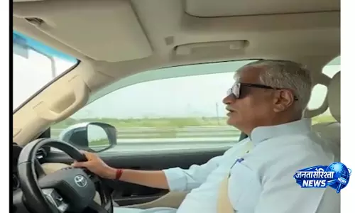 गजेंद्र सिंह शेखावत ने Delhi से देहरादून का किया सफर, की सरकार की तारीफ गजेंद्र सिंह शेखावत ने Delhi से देहरादून का किया सफर, की सरकार की तारीफ