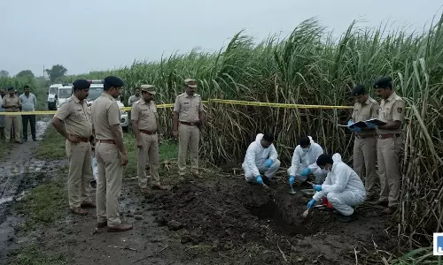 लव, धोखा और हत्या: शादी के दबाव में प्रेमी ने की नर्स की हत्या, गन्ने के खेत में दफनाया शव लव, धोखा और हत्या: शादी के दबाव में प्रेमी ने की नर्स की हत्या, गन्ने के खेत में दफनाया शव