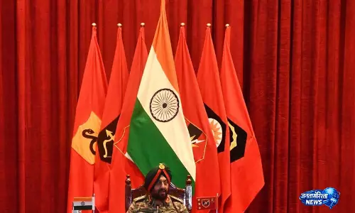 Rajasthan: सप्त शक्ति आर्मी कमांडर ने अहम मिलिट्री स्टेशनों पर ऑपरेशनल तैयारियों का लिया जायज़ा Rajasthan: सप्त शक्ति आर्मी कमांडर ने अहम मिलिट्री स्टेशनों पर ऑपरेशनल तैयारियों का लिया जायज़ा