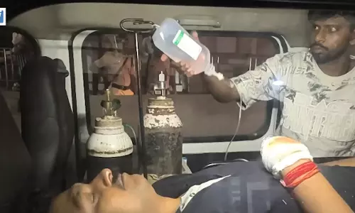 छापेमारी के दौरान पुलिस-क्रिमिनल मुठभेड़, SHO समेत दो पुलिसकर्मी घायल छापेमारी के दौरान पुलिस-क्रिमिनल मुठभेड़, SHO समेत दो पुलिसकर्मी घायल