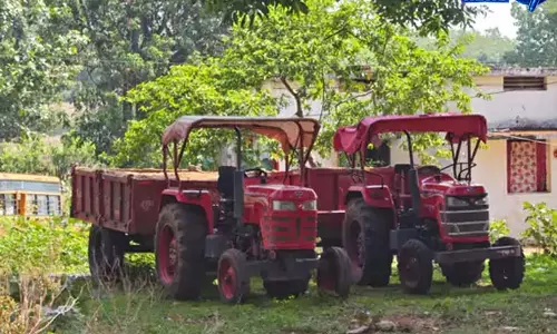 CG: अवैध खनन पर बड़ी कार्रवाई, रेत और मुरुम परिवहन में 9 वाहन जब्त CG: अवैध खनन पर बड़ी कार्रवाई, रेत और मुरुम परिवहन में 9 वाहन जब्त