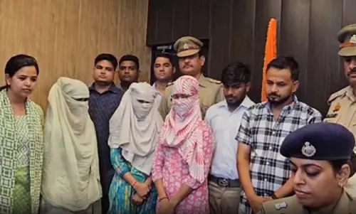 ऑनलाइन नौकरी दिलाने के नाम पर ठगी करने वाले पांच जालसाज गिरफ्तार ऑनलाइन नौकरी दिलाने के नाम पर ठगी करने वाले पांच जालसाज गिरफ्तार