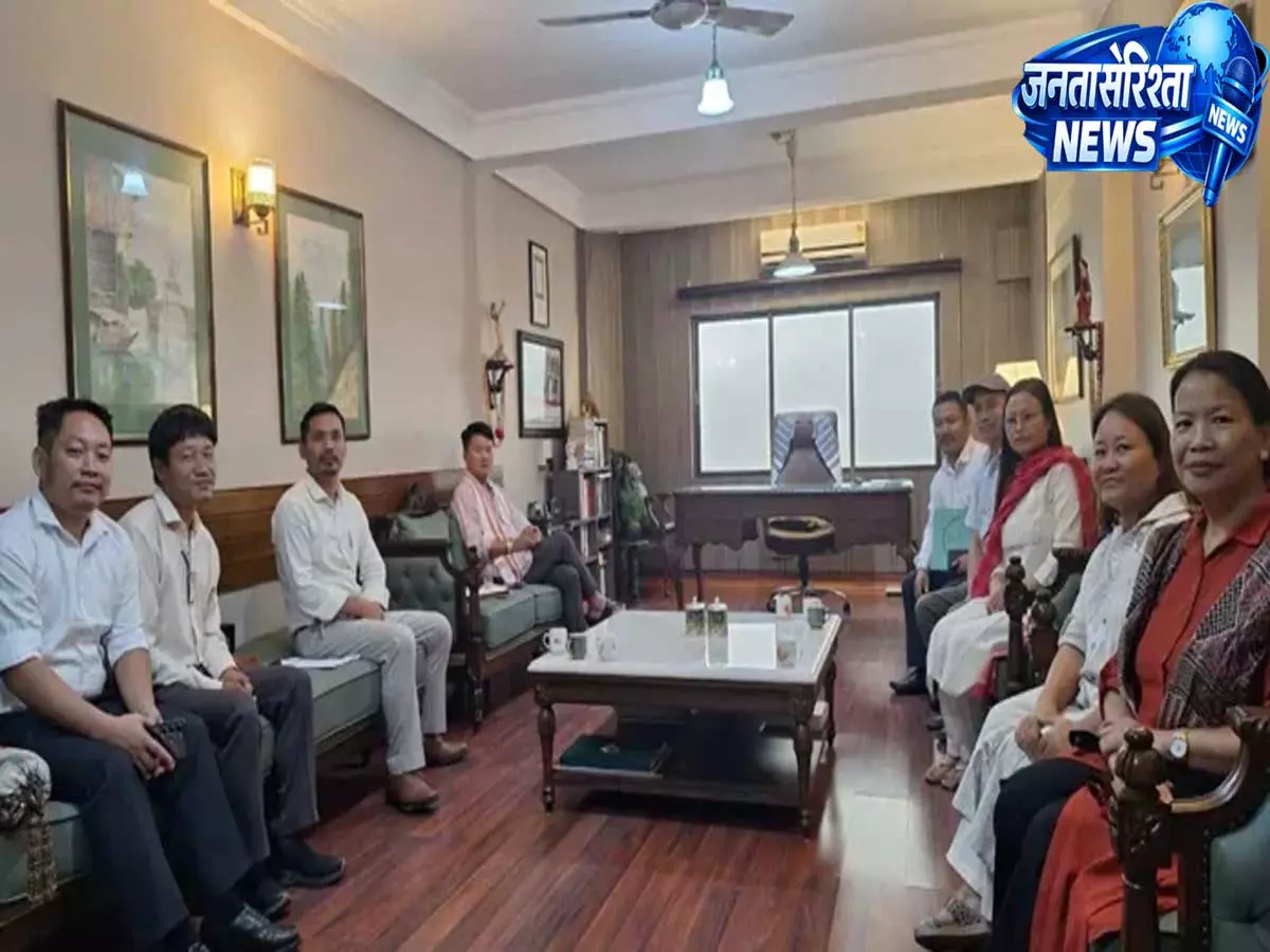 Itanagar: मीठी ने विरोध प्रदर्शन कर रहे APTTEA सदस्यों से की मुलाकात Itanagar: मीठी ने विरोध प्रदर्शन कर रहे APTTEA सदस्यों से की मुलाकात
