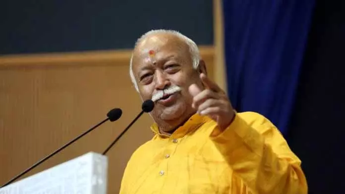 जिस कोच में RSS चीफ मोहन भागवत कर रहे थे सफर, उसमे पथराव जिस कोच में RSS चीफ मोहन भागवत कर रहे थे सफर, उसमे पथराव