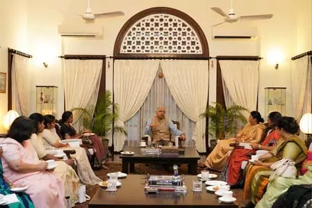 श्रीलंका की महिला सांसदों के प्रतिनिधिमंडल ने भारत दौरे से मिली सीख साझा की श्रीलंका की महिला सांसदों के प्रतिनिधिमंडल ने भारत दौरे से मिली सीख साझा की