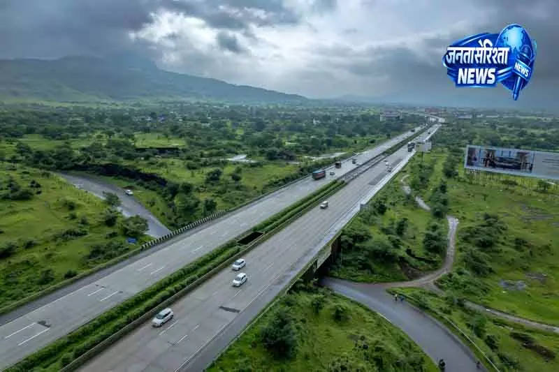 Delhi-Mumbai एक्सप्रेसवे का काम अंतिम चरण में Delhi-Mumbai एक्सप्रेसवे का काम अंतिम चरण में