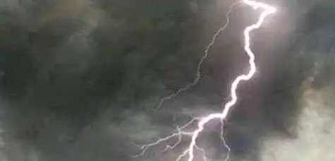 तालाब में मनरेगा काम कर रहे थे ग्रामीण, गाज गिरने से 3 की मौत तालाब में मनरेगा काम कर रहे थे ग्रामीण, गाज गिरने से 3 की मौत