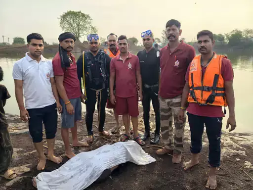 खदान में डूबने से किशोर की मौत, दुर्ग नंदिनी की घटना खदान में डूबने से किशोर की मौत, दुर्ग नंदिनी की घटना