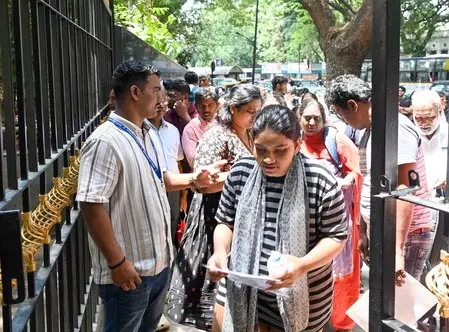 नीट (यूजी): मिलेगा ज्यादा रफ वर्क स्पेस, अधिक समय व बाएं हाथ के छात्रों के लिए सुविधा नीट (यूजी): मिलेगा ज्यादा रफ वर्क स्पेस, अधिक समय व बाएं हाथ के छात्रों के लिए सुविधा