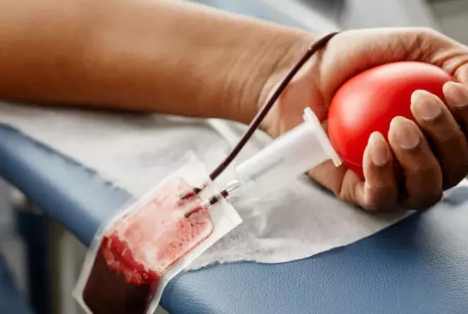ब्लड सेंटर का लैब टेक्नीशियन सस्पेंड ब्लड सेंटर का लैब टेक्नीशियन सस्पेंड