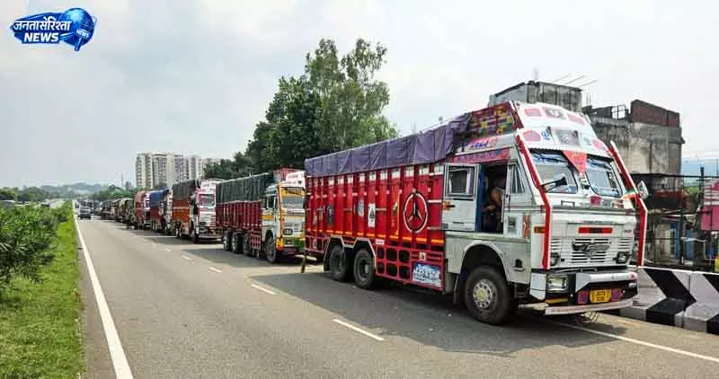 Jammu-Srinagar राजमार्ग पर रात्रि यातायात बाधित करने के लिए मरम्मत कार्य Jammu-Srinagar राजमार्ग पर रात्रि यातायात बाधित करने के लिए मरम्मत कार्य