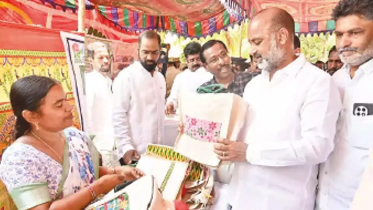 Bandi Sanjay ने प्राकृतिक खेती का समर्थन किया और किसानों से रसायनों पर निर्भरता कम करने की अपील की Bandi Sanjay ने प्राकृतिक खेती का समर्थन किया और किसानों से रसायनों पर निर्भरता कम करने की अपील की