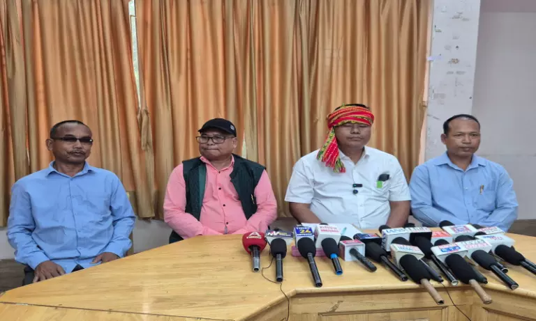 Tripura: सरकार के आश्वासन के बाद पूर्व उग्रवादियों ने सड़क और रेल मार्ग पर नाकेबंदी खत्म की Tripura: सरकार के आश्वासन के बाद पूर्व उग्रवादियों ने सड़क और रेल मार्ग पर नाकेबंदी खत्म की