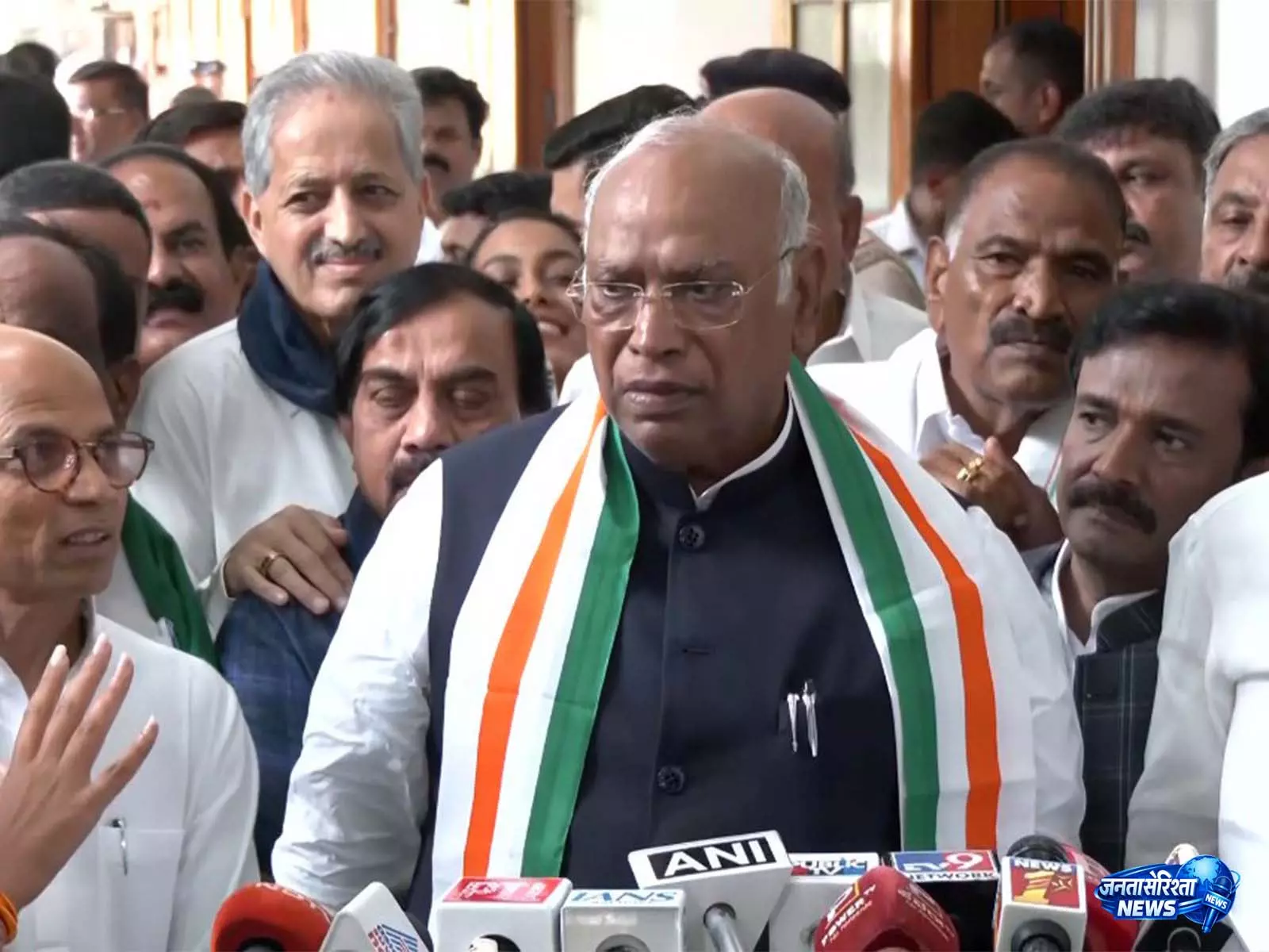 Mallikarjun Kharge ने सोनिया गांधी को दिया श्रेय, राज्यसभा में निर्विरोध निर्वाचन Mallikarjun Kharge ने सोनिया गांधी को दिया श्रेय, राज्यसभा में निर्विरोध निर्वाचन