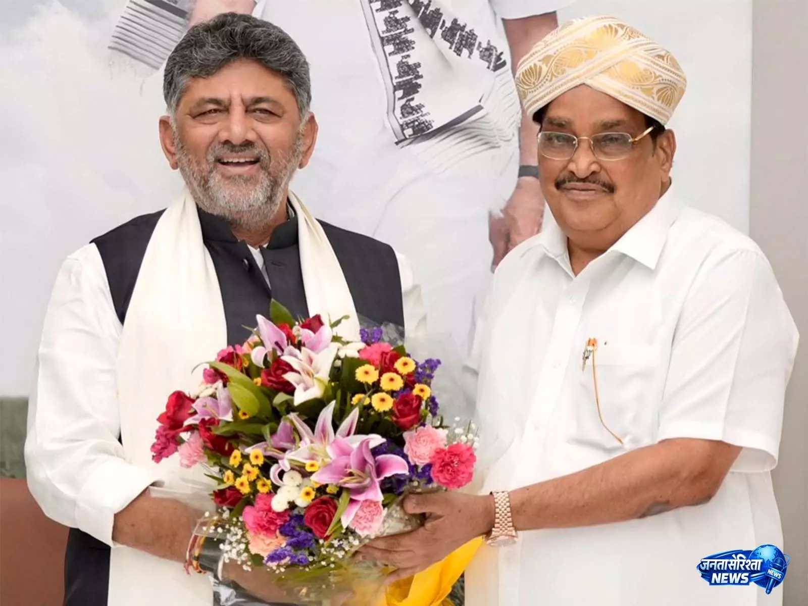 कर्नाटक CM ने केंद्रीय मंत्री से मेकेदातु और महादयी परियोजनाओं पर चर्चा की कर्नाटक CM ने केंद्रीय मंत्री से मेकेदातु और महादयी परियोजनाओं पर चर्चा की