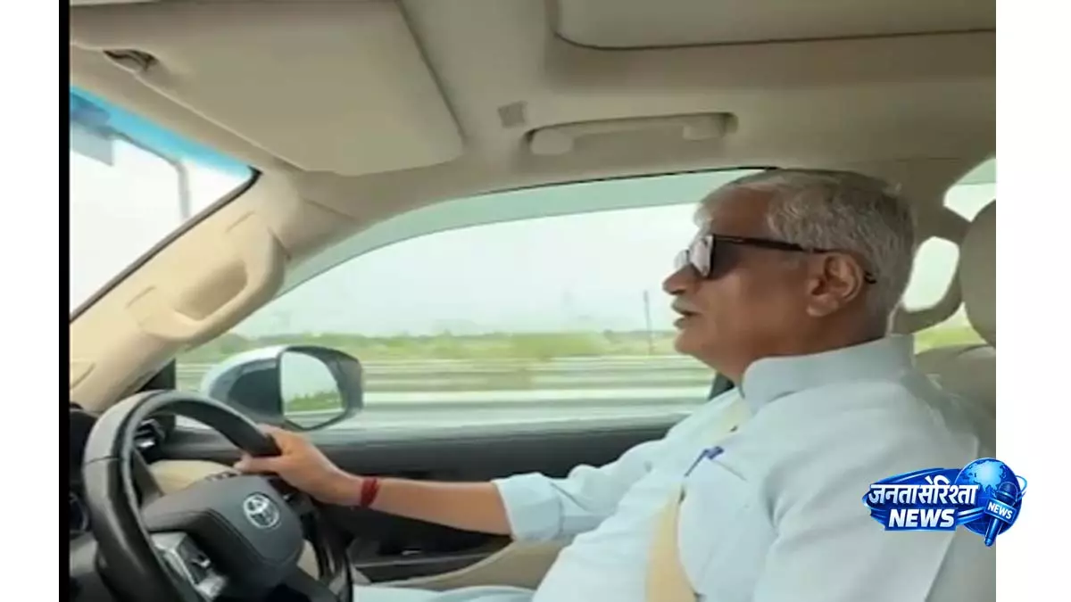 गजेंद्र सिंह शेखावत ने Delhi से देहरादून का किया सफर, की सरकार की तारीफ गजेंद्र सिंह शेखावत ने Delhi से देहरादून का किया सफर, की सरकार की तारीफ