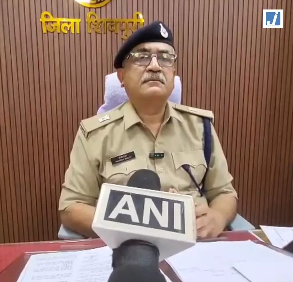 4 वर्षीय बच्ची की संदिग्ध मौत, पिता पुलिस हिरासत में; पोस्टमार्टम रिपोर्ट का इंतजार 4 वर्षीय बच्ची की संदिग्ध मौत, पिता पुलिस हिरासत में; पोस्टमार्टम रिपोर्ट का इंतजार