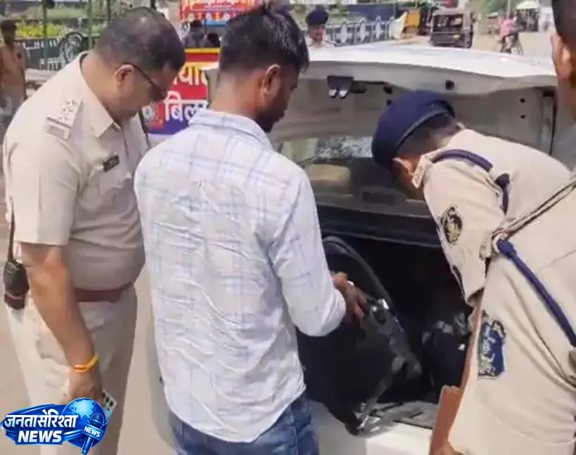 CG BREAKING: दिनदहाड़े व्यापारी से 3 लाख रुपये की लूट, बाइक सवार बदमाश फरार CG BREAKING: दिनदहाड़े व्यापारी से 3 लाख रुपये की लूट, बाइक सवार बदमाश फरार