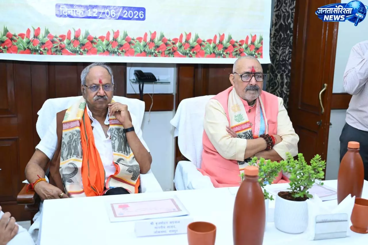 रेशम, खादी और हथकरघा क्षेत्र को नई दिशा: केंद्रीय वस्त्र मंत्री गिरिराज सिंह ने दिए महत्वपूर्ण निर्देश रेशम, खादी और हथकरघा क्षेत्र को नई दिशा: केंद्रीय वस्त्र मंत्री गिरिराज सिंह ने दिए महत्वपूर्ण निर्देश