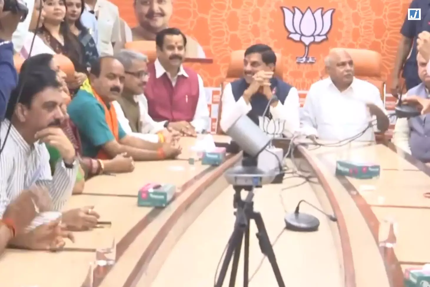 भोपाल में बीजेपी का विजय उत्सव, मुख्यमंत्री मोहन यादव ने राज्यसभा सांसदों का किया सम्मान भोपाल में बीजेपी का विजय उत्सव, मुख्यमंत्री मोहन यादव ने राज्यसभा सांसदों का किया सम्मान