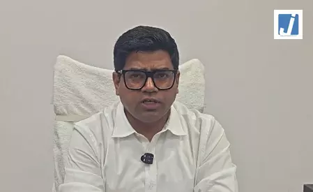 उन्नाव घोटाला मामले में दो कर्मचारी गिरफ्तार, डीएम ने कहा- दोषी बख्शे नहीं जाएंगे उन्नाव घोटाला मामले में दो कर्मचारी गिरफ्तार, डीएम ने कहा- दोषी बख्शे नहीं जाएंगे