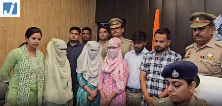ऑनलाइन नौकरी दिलाने के नाम पर ठगी करने वाले पांच जालसाज गिरफ्तार ऑनलाइन नौकरी दिलाने के नाम पर ठगी करने वाले पांच जालसाज गिरफ्तार
